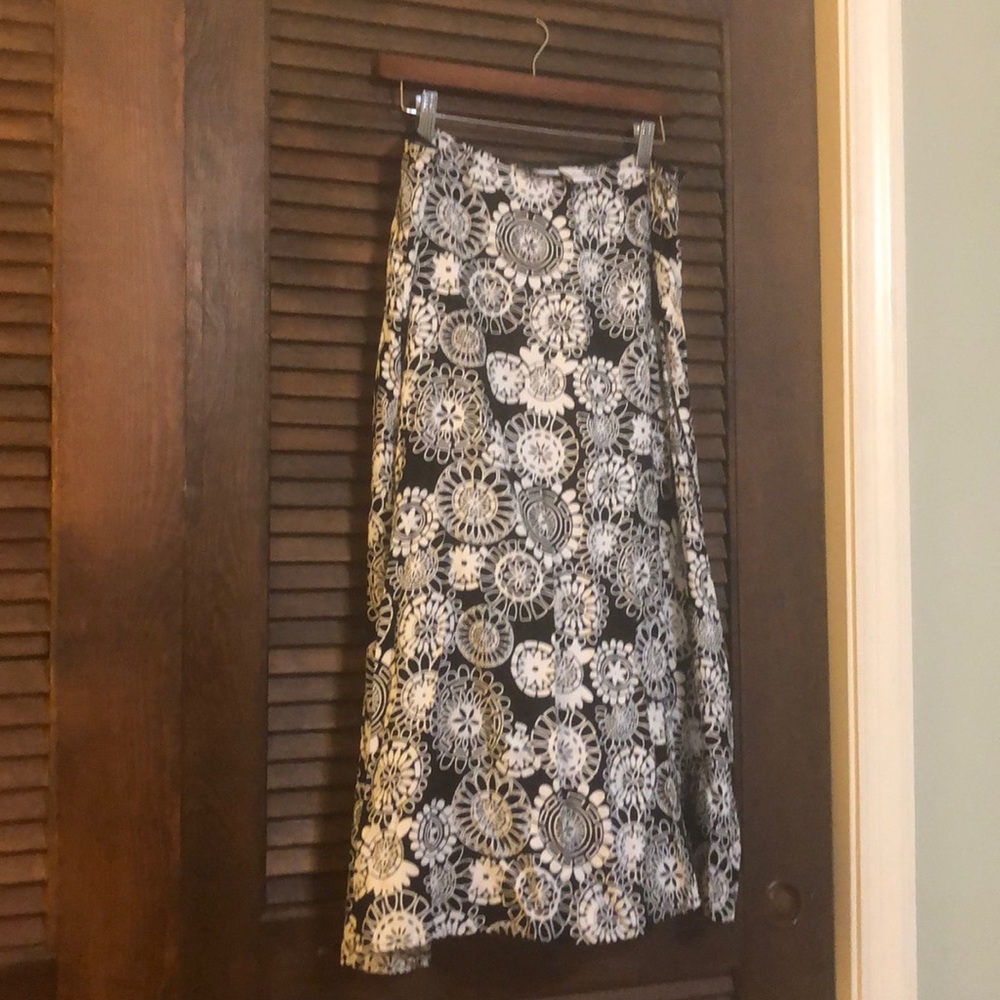 Black and White Skirt Size 14